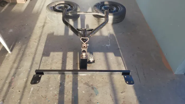 Engate de carroça e 02 pneus