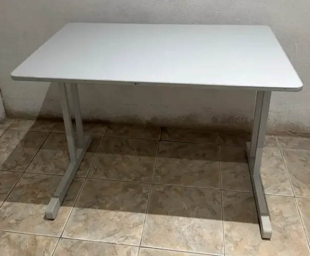 Mesa para Escritório 100x60 usada
