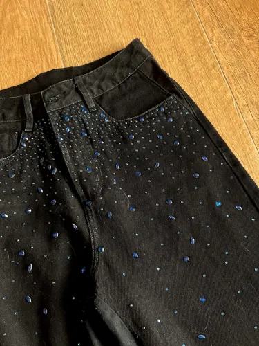 Calça Jeans Iódice Preta com Aplicações em Strass Azul | Tam. 36