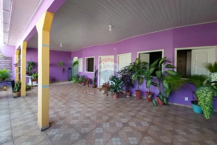 Residência Semi-Mobiliada com 3 Quartos, Poço Artesiano e Amplo Quintal