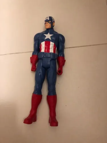 Boneco de ação do Capitão América da série Titan Hero da Hasbro