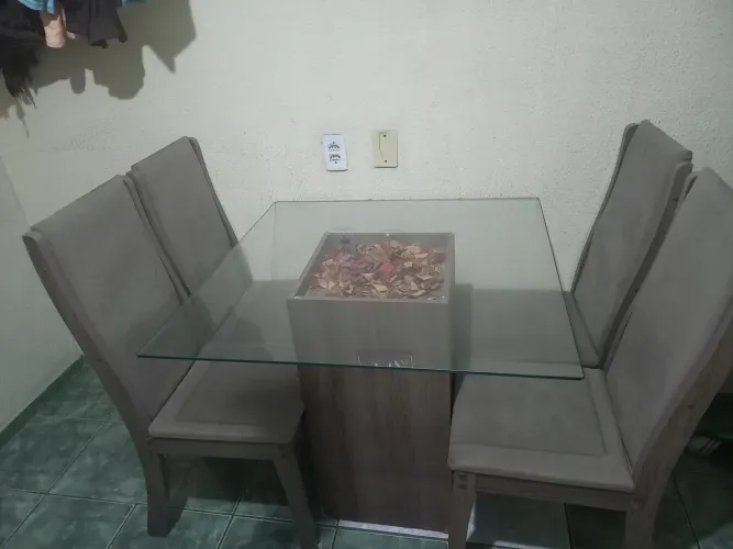 Mesa 4 cadeiras