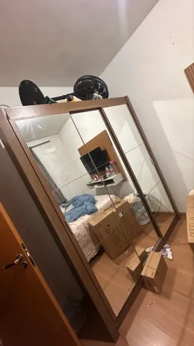 Vende-se guarda roupa três portas
