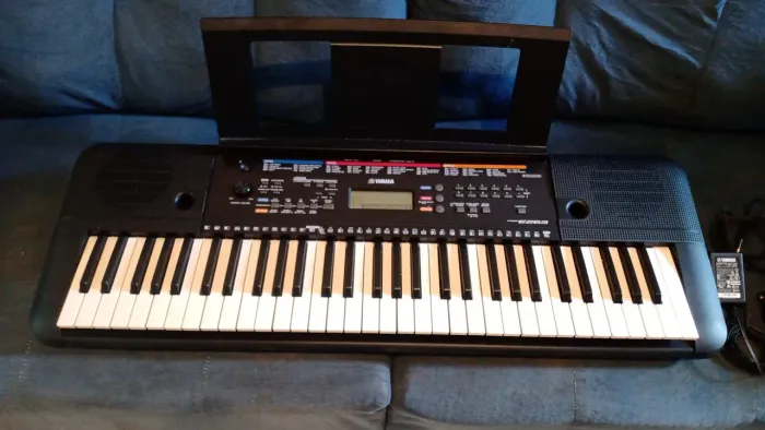 Vende-se Teclado