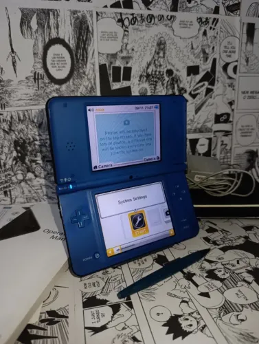 Nintendo DSi XL Azul - Telas Impecáveis (Com Caneta e Manuais)