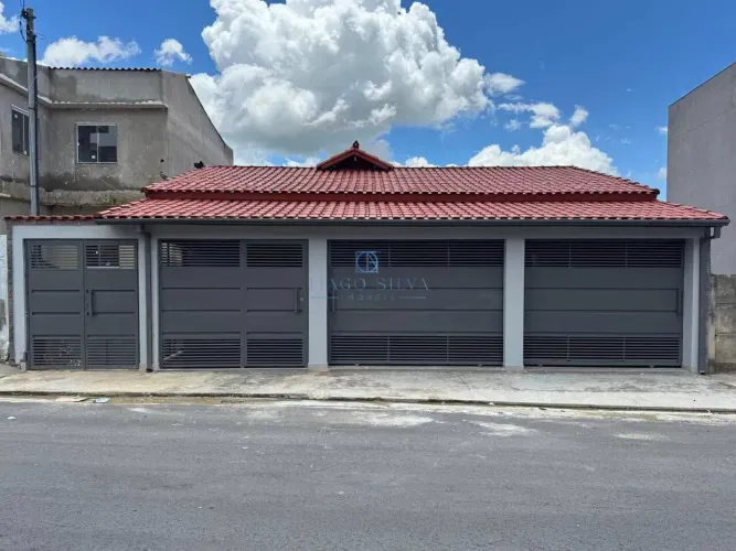 Imóvel para aluguel tem 229 metros quadrados com 4 quartos em Centro - Pouso Alegre - MG