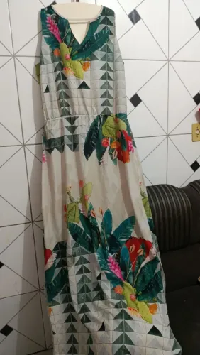Vestido em tecido estampado, tamanho GG
