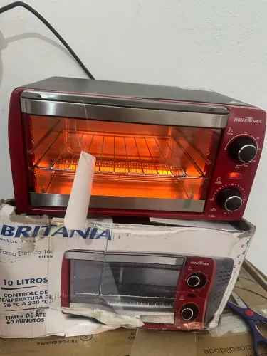 Vendo forno Britânia 10L , nunca usado .