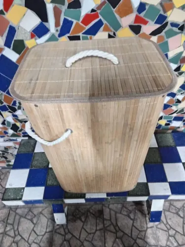 Cesto de roupa em bambu