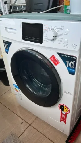 Máquina de lavar roupa e seca nova