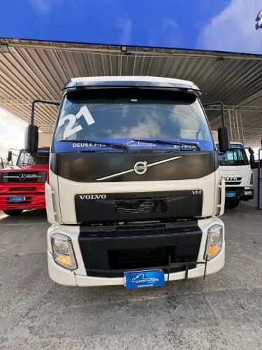 VOLVO 330 - TANQUE 8x2 2021