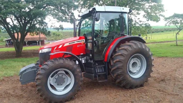 Trator Massey Ferguson semi novo