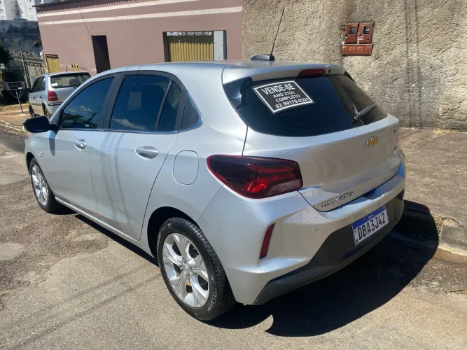 Chevrolet Onix Hatch Premier 1.0 12V TB Flex Aut. 4P 2021