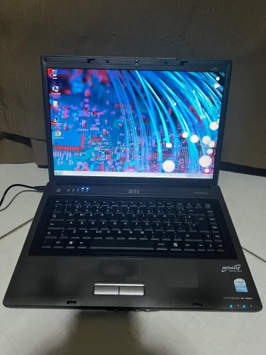 Notebook Semp Toshiba 2GB conservado  