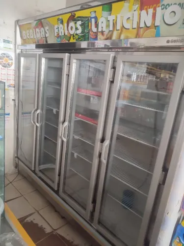 Vendo três frizer valor a combinar