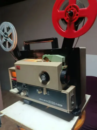 Projetor super 8. Elmo.