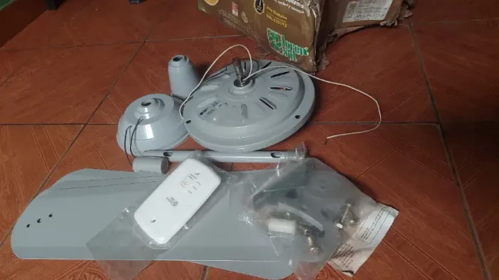 Ventilador de teto loren sid nunca foi usado/ instalado. Zap: *