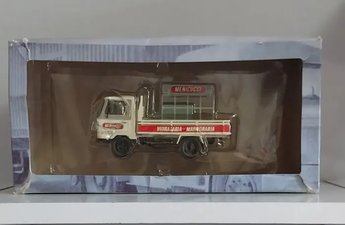 MINIATURA  DE CAMINHÃO VIDRAÇARIA  ESCALA 1:43