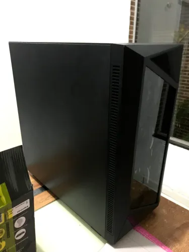 Gabinete Mid Tower Sharkoon Rev200