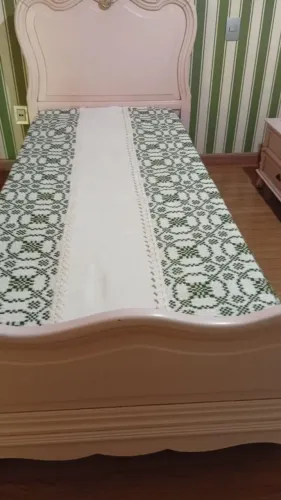 Cama solteiro de madeira maciça 