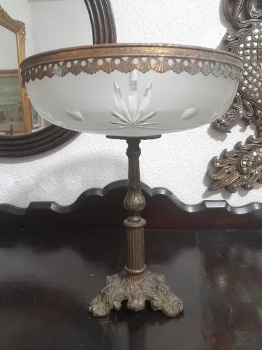 Antigo centro de mesa/fruteira de bronze