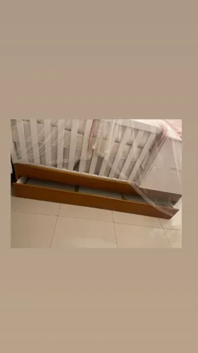 Berço com cômoda e cama auxiliar/ 3 em 1