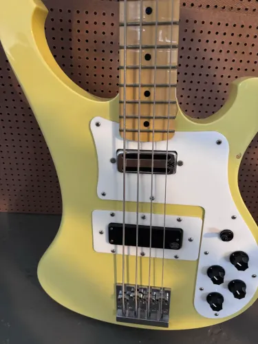 Baixo Rickenbacker X-Vector
