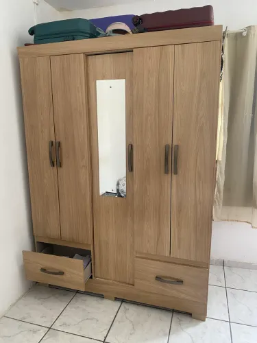 Guarda roupa semi novo