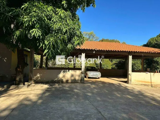 Chácara em Montes Claros, no bairro Santo Inácio, à venda.