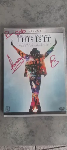 Três DVDs do astro Michael Jackson