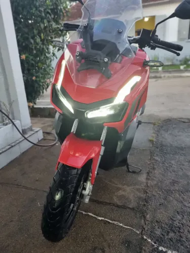 Vendo honda adv 150