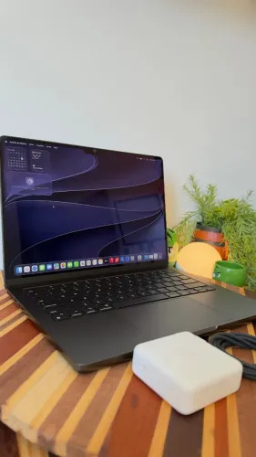 MacBook Pro M4 14 pol. 16GB 512GB Preto-espacial (730)
