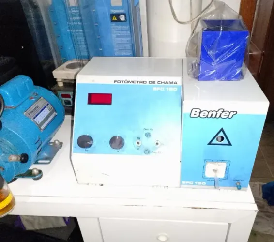 Equipamentos para laboratorio analise solos , agua- fotometro . bomba de vacuo , Digesdahl