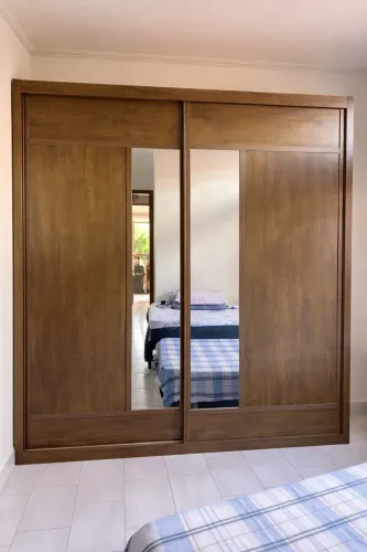 Vendo guarda ropa 2 portas casal, parcelo no cartão de crédito, com taxa da maquininha. 