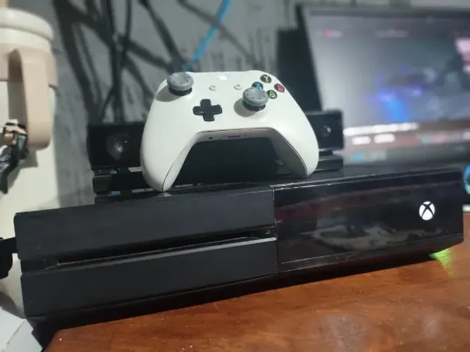 Xbox One Completo com Kinect e Controle Original P2 - Perfeito Estado