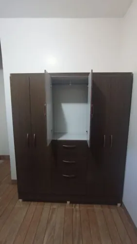 GUARDA-ROUPA SEMINOVO
