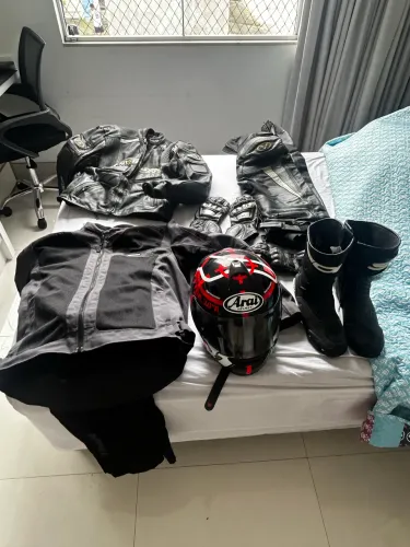 Vendo capacete arai bota sidi luva dainese e mais