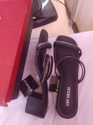 Venda de sapato alho novo, na caixa, ainda com a etiqueta 