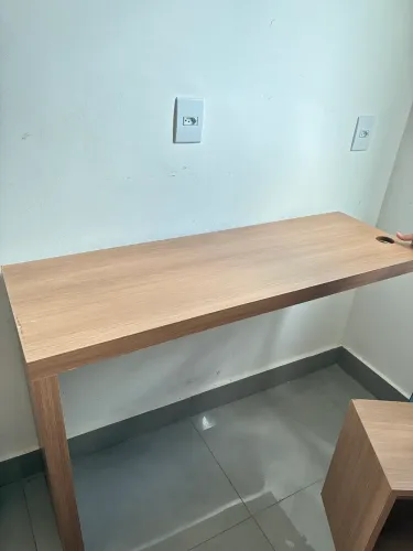 MESA EM L colocada em lateral de parede!