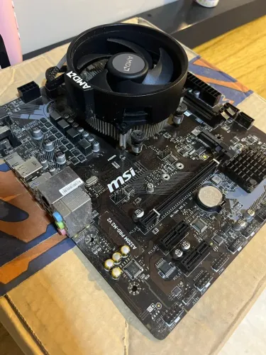 Placa mãe com processador Ryzen 3 3200g