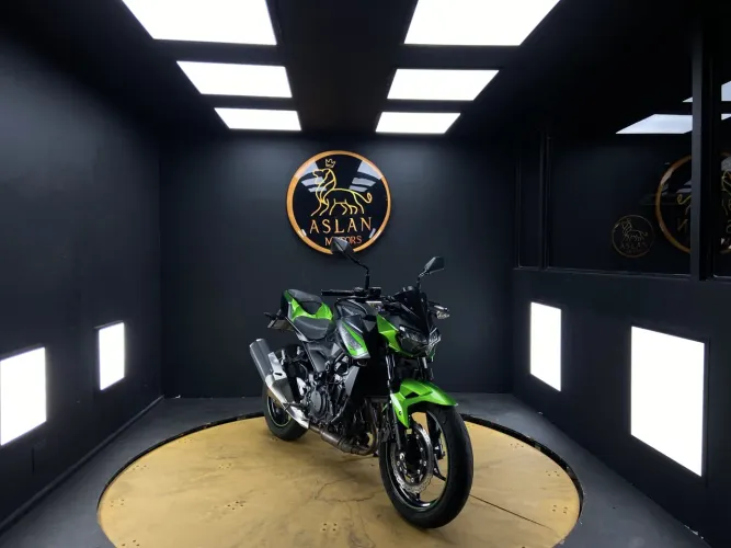 Kawasaki Z400 2021