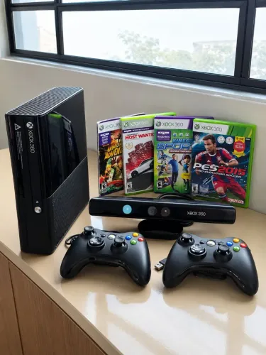 Xbox 360 4GB + Kinect + 4 Jogos