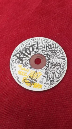 CD autografado Paramore - Riot Turnê Brasil 2008