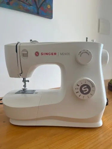 Máquina de costurar Singer M2405