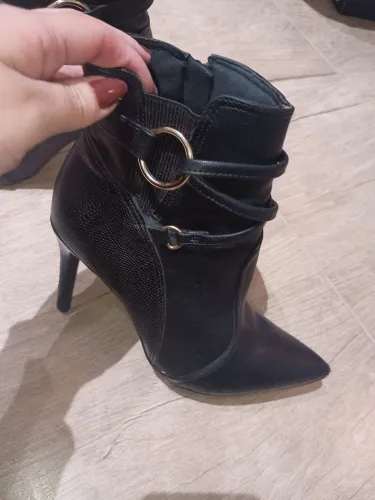 Bota salto fino cano curto bebecê Tam 37