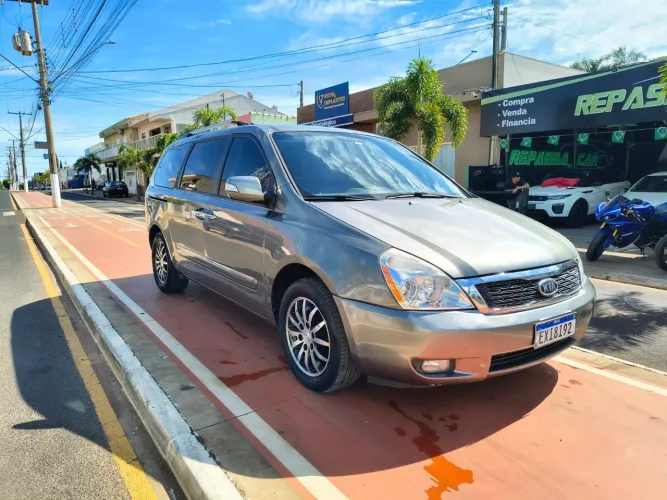 Kia Motors Carnival EX 3.5 V6 24V 276cv Aut. 2012