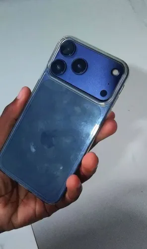 iPhone XR na Carcaça 17 Pro Max Azul