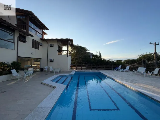 Casa à venda em Búzios com 5 suítes, piscina, próximo á praia de Geribá.