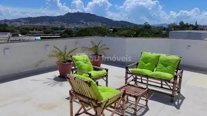 Conjunto de móveis em bambu