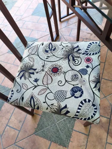 Mesa de ferro com 4 cadeiras